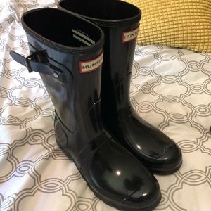 Shiny Black Hunter Boots